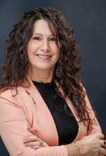 Real Estate Agent Kelly Bronkema